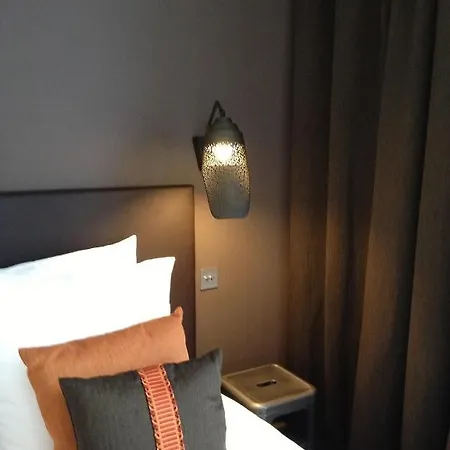 La Maison De Léa Bed & Breakfast 4*